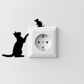 Kat en muis stopcontact sticker grappig creatief plakkers