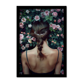 Poster vrouw met hoofd tussen de bloemen inspiratie woonkamer slaapkamer kantoor