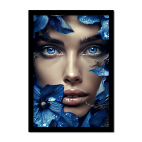 Poster vrouw met blauwe ogen tussen de blauwe bloemen inspiratie woonkamer slaapkamer kantoor