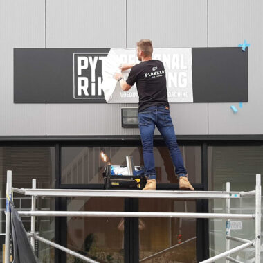 raambelettering gevelbelettering leeuwarden groningen drachten sneek signmaker
