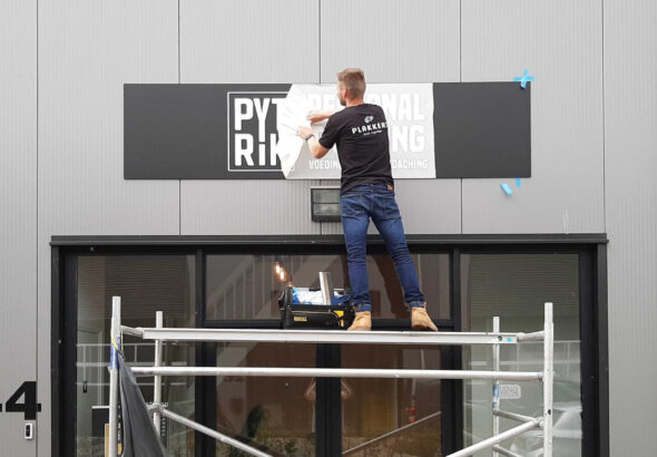 raambelettering gevelbelettering leeuwarden groningen drachten sneek signmaker