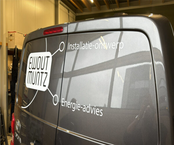 professioneel-autobelettering-laten-aanbrengen-friesland-leeuwarden-drachten-sneek-heerenveen-harlingen-wolvega-joure-dokkum-franeker