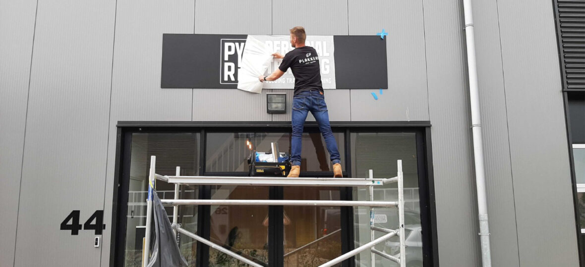 professioneel-beletteringen-aanbrengen-foto2-friesland-leeuwarden-drachten-sneek-heerenveen-harlingen-wolvega-joure-dokkum-franeker-lemmer-bolsward-burgum-oosterwolde-stiens-surhuisterveen-kollum